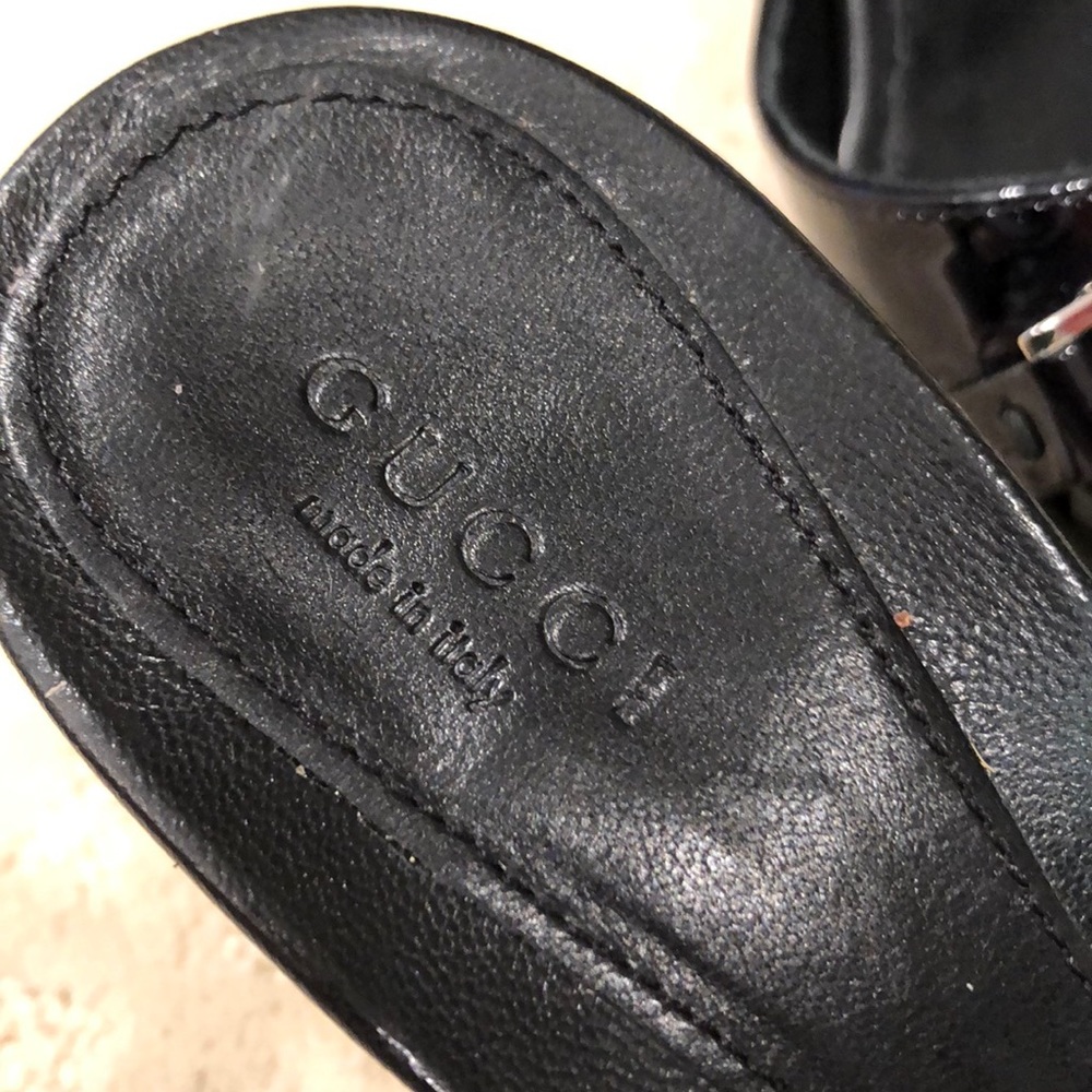 GUCCI Black Guccissima patent peeptoe mules - Picture 3 of 7